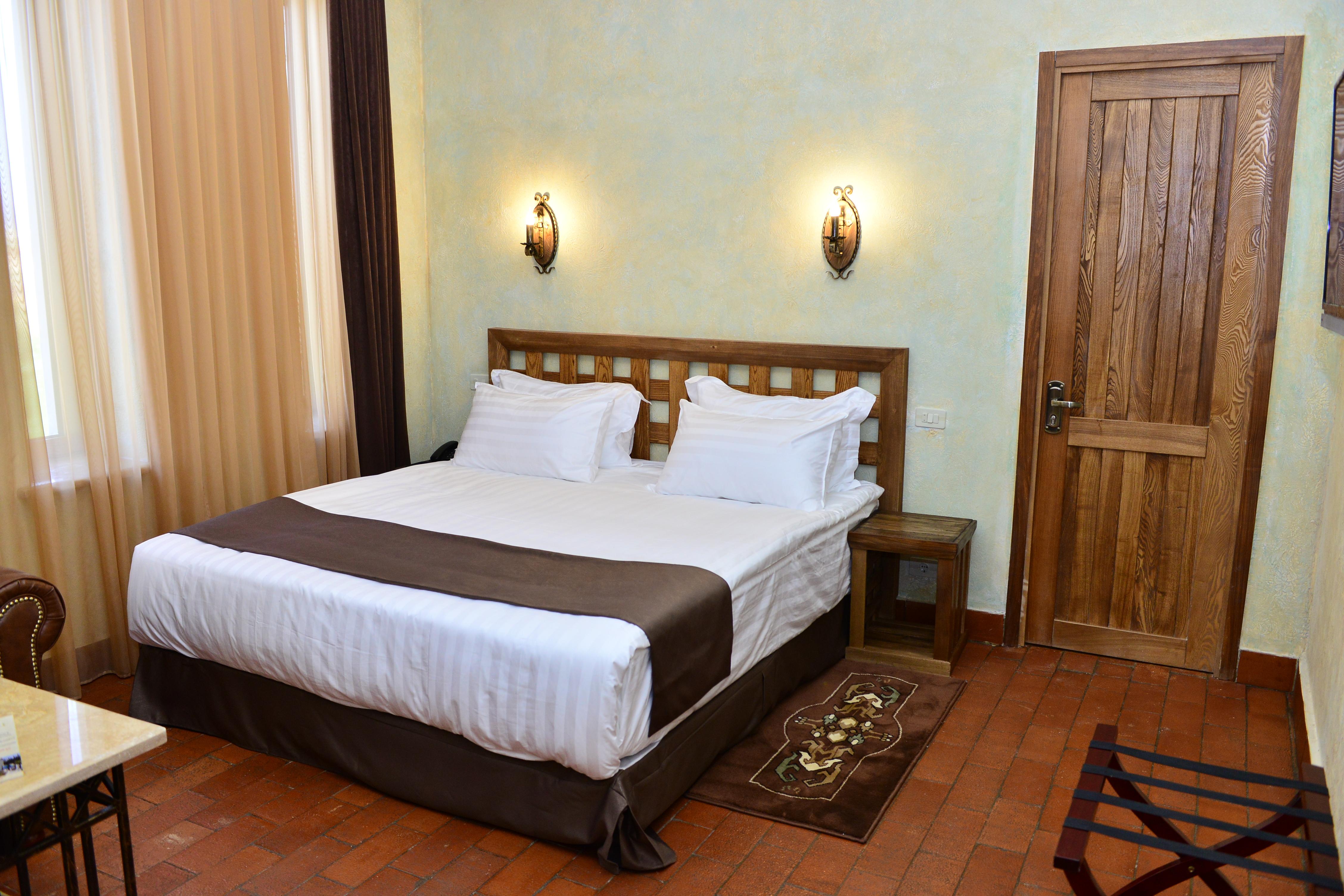 Caucasus Hotel Kasagh エクステリア 写真 A bedroom at the hotel