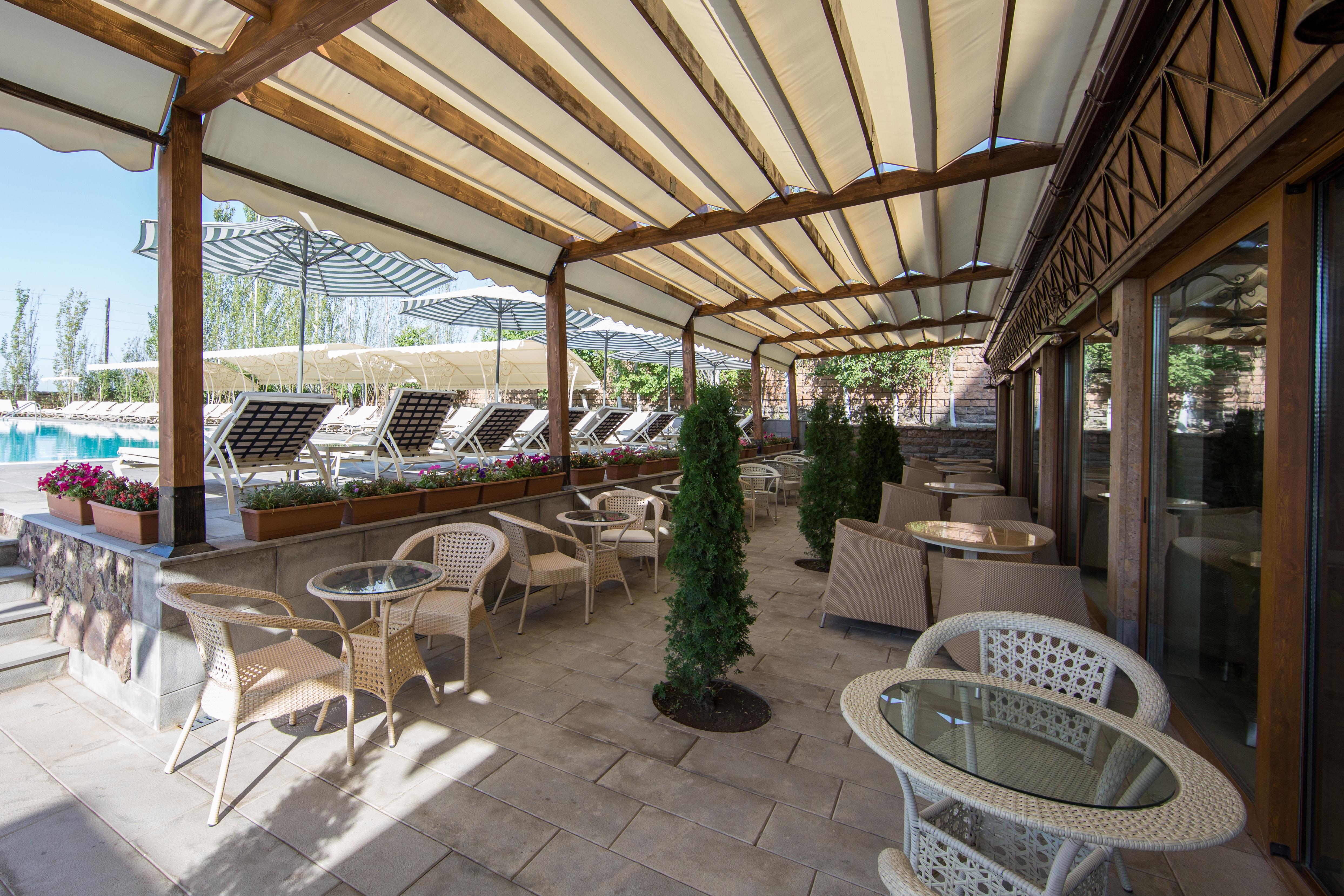 Caucasus Hotel Kasagh エクステリア 写真 3D rendering of a patio