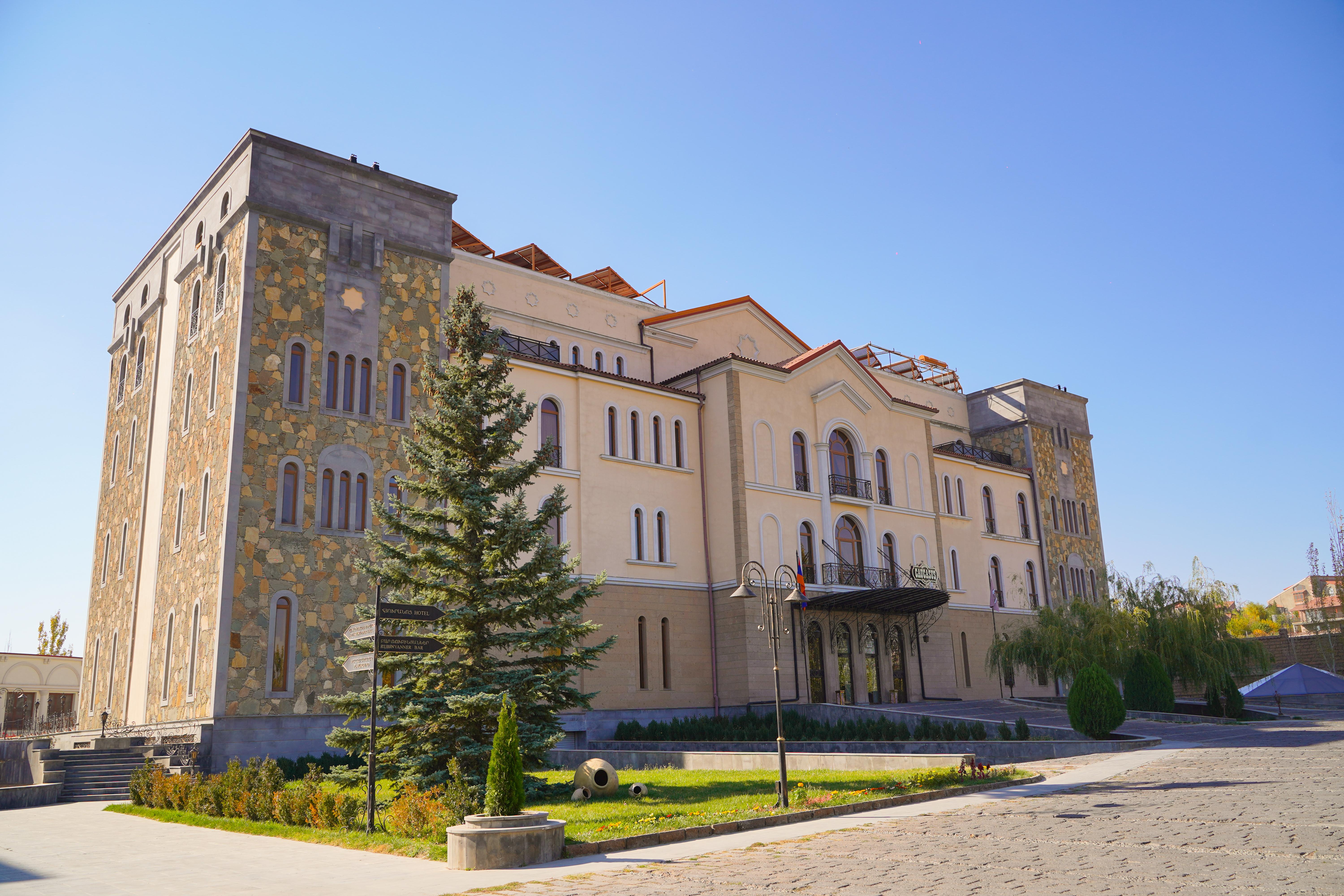 Caucasus Hotel Kasagh エクステリア 写真 The National Museum of the Republic of Dagestan