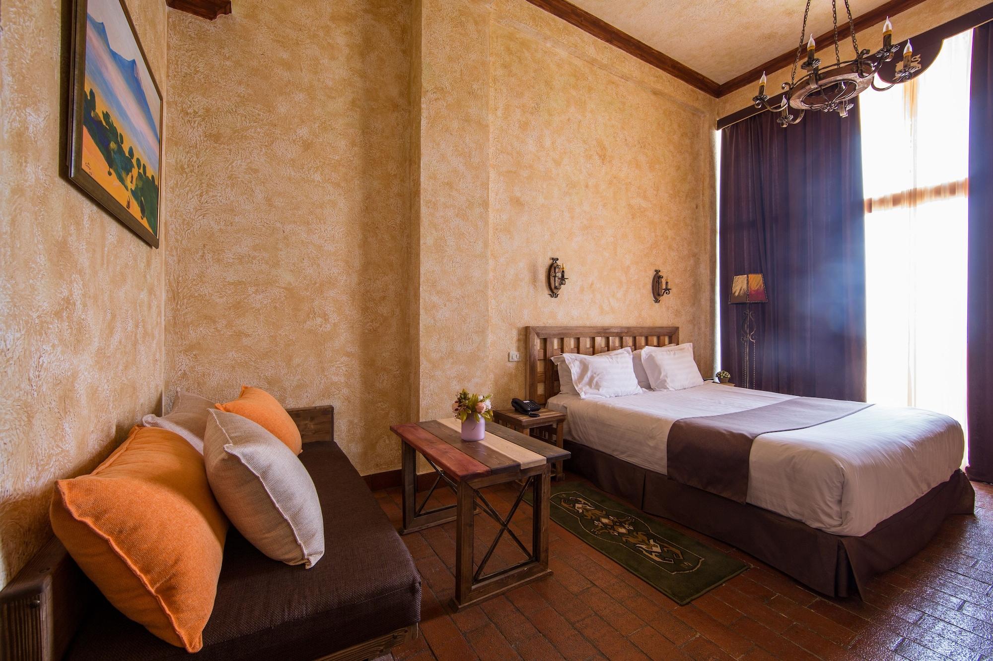 Caucasus Hotel Kasagh エクステリア 写真 A room at the hotel